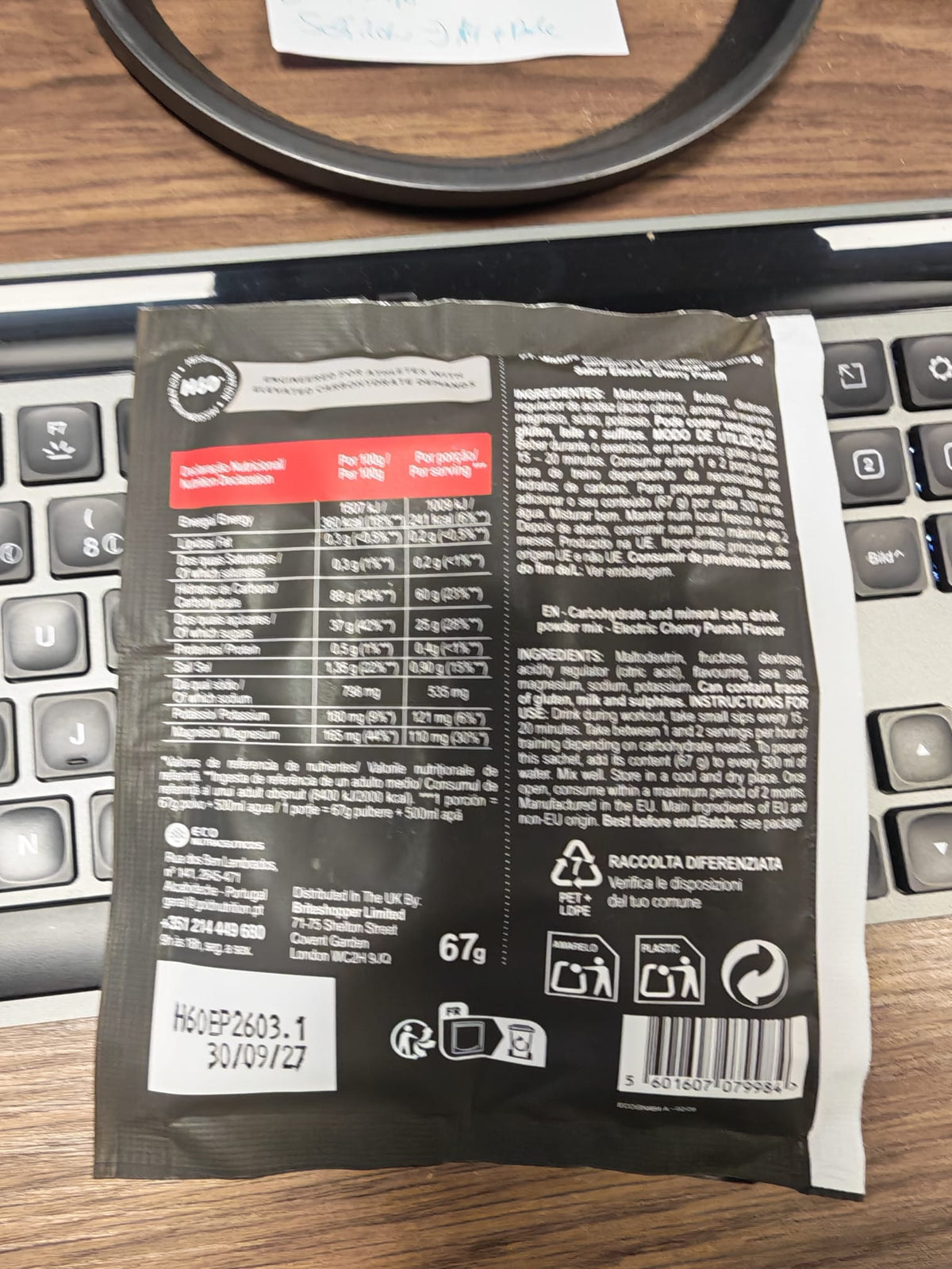 Getränkepulver-Sachet Rückansicht mit Nährwerten, Zutaten und 67 g