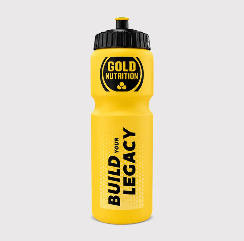 Gelbe Sportflasche mit schwarzem Deckel und Aufdruck „GOLD NUTRITION“