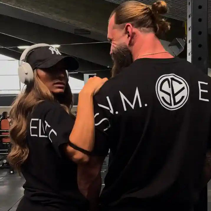 Schwarzes T-Shirt mit großem Rückenprint und Rundhalsausschnitt